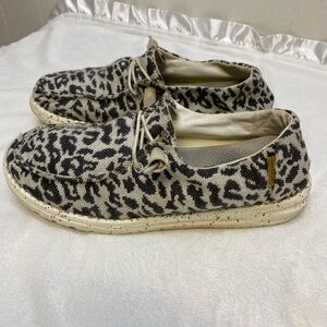 Hey Dude Women's Wendy Slip On Fashion Sneaker Size 9 Med, Woven Cheetah print